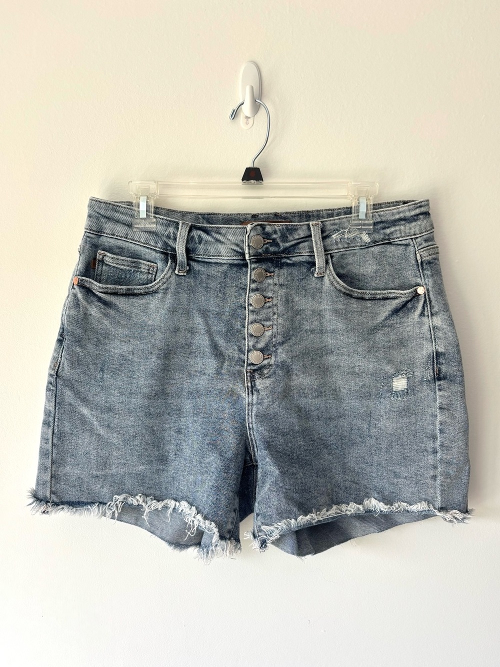 Judy Blue Medium Wash Distressed Denim Cutoff Jean Shorts Frayed Raw Hem